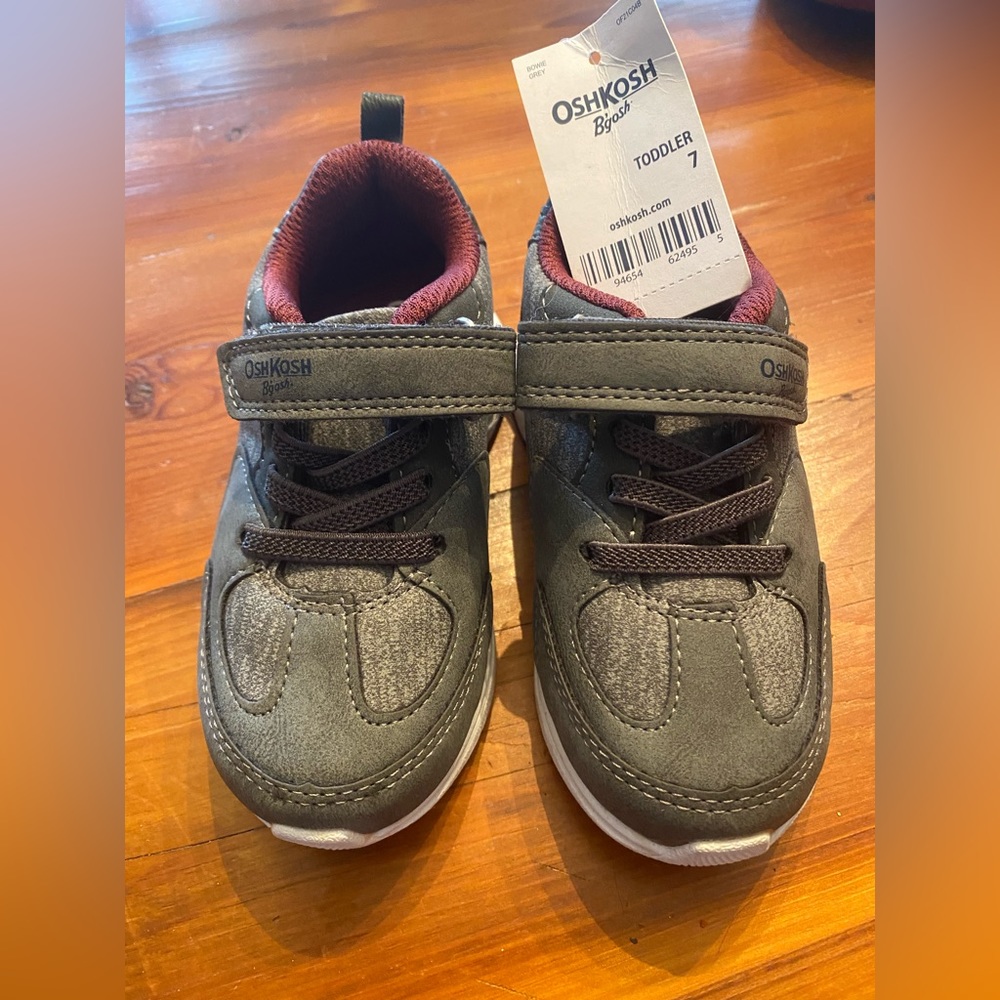 Oshkosh toddler boy sz 7 sneakers